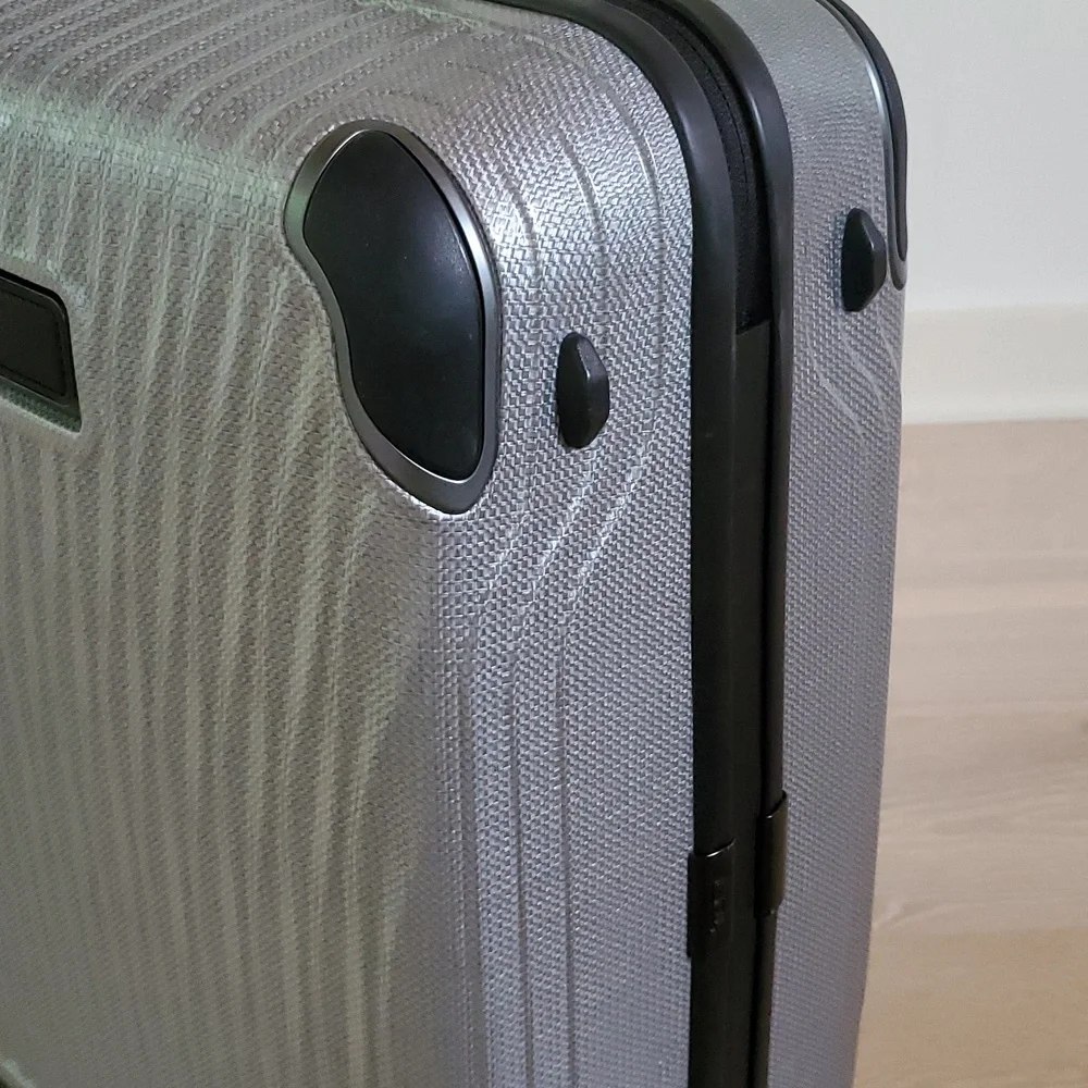 NWOT Tumi Latitude International Carry-On Spinner Luggage in Silver